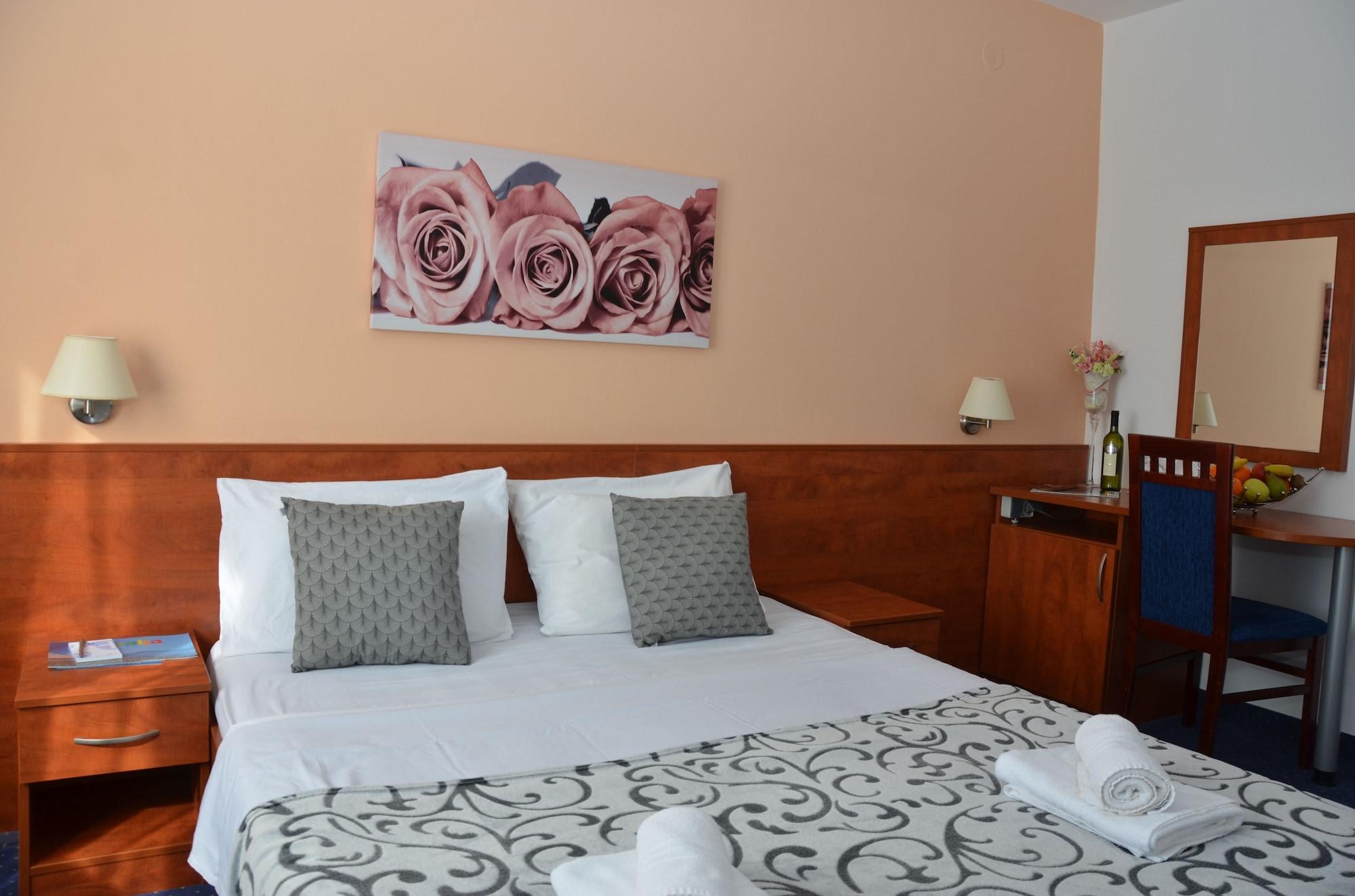 Liberty Hotel Новаля Екстериор снимка