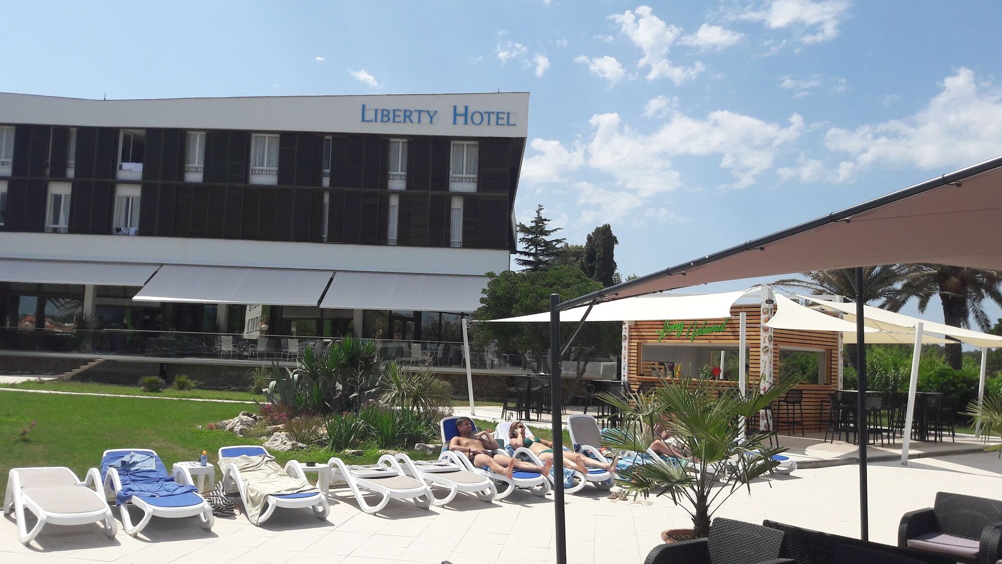 Liberty Hotel Новаля Екстериор снимка